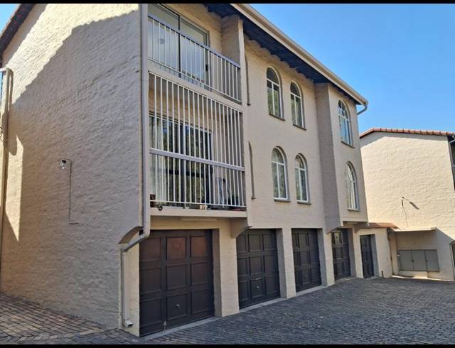 2 BEDROOM TOWNHOUSE FOR SALE IN SOUTH CREST